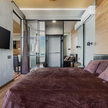 Sea Symphony Wood Style Apartment Odessa Buitenkant foto