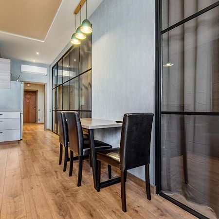 Sea Symphony Wood Style Apartment Odessa Buitenkant foto