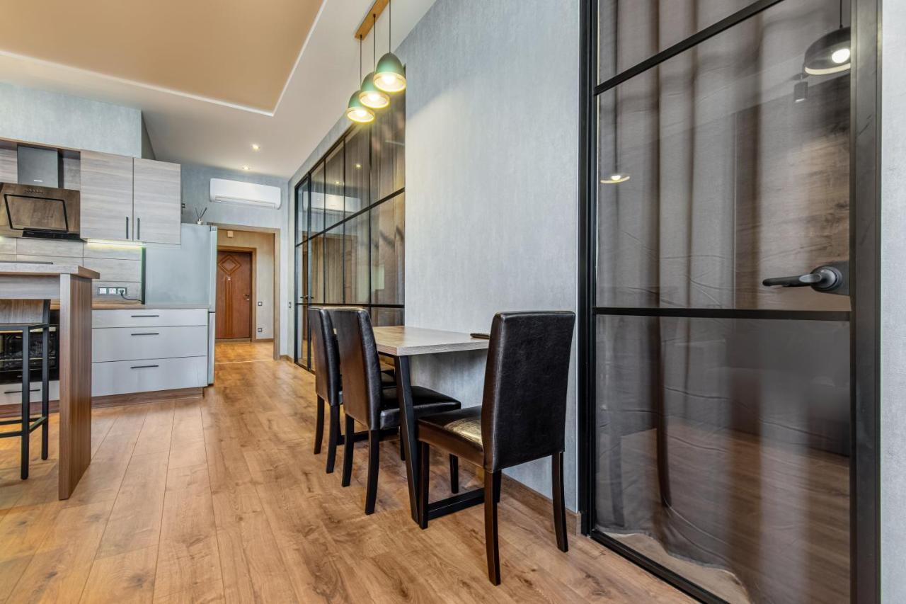 Sea Symphony Wood Style Apartment Odessa Buitenkant foto