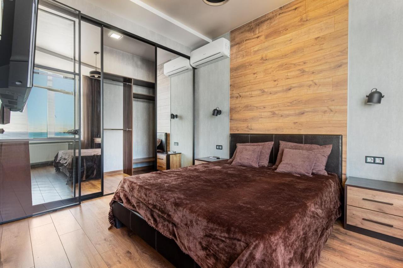 Sea Symphony Wood Style Apartment Odessa Buitenkant foto