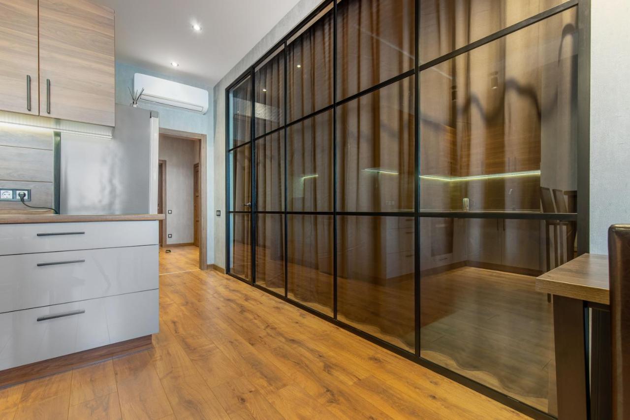 Sea Symphony Wood Style Apartment Odessa Buitenkant foto